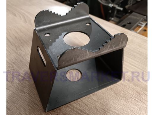 Кронштейн универсальный на трубу 15...51мм для камер с отверстием 32