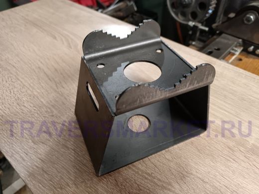 Кронштейн универсальный на трубу 15...51мм для камер с отверстием 32